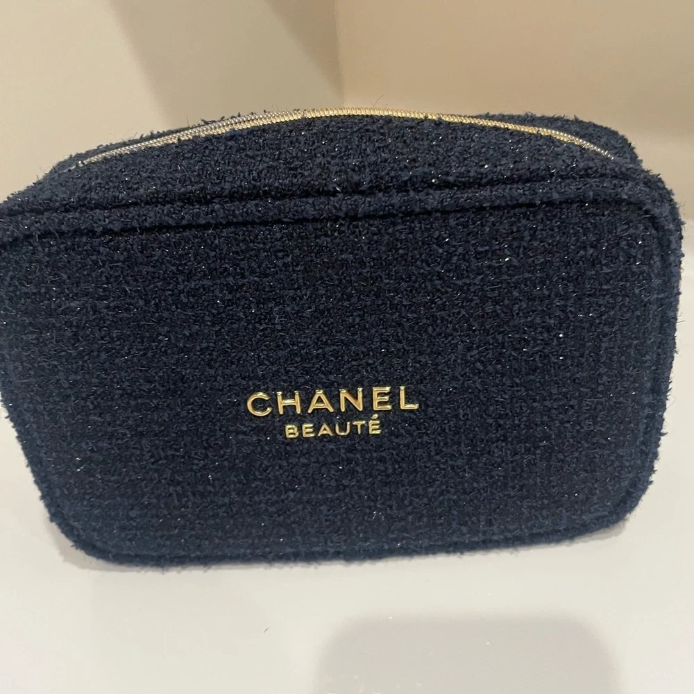 CHANEL MAKEUP POUCH limited edition for the holiday 2025